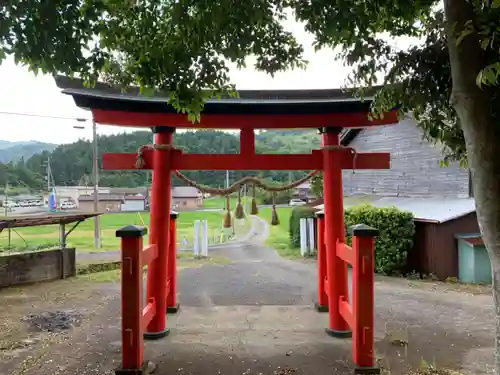 諏訪神社の鳥居