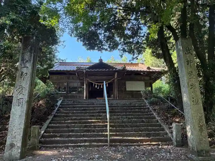龍田神社の{uncategorized: "未分類", other: "その他", undefined: "問題あり", building: "その他建物", grave: "お墓", sacred_gate: "鳥居", guardian: "狛犬", statue: "像", buddha: "仏像", history: "歴史", nature: "自然", garden: "庭園", animal: "動物", pagoda: "塔", temizu: "手水舎", mountain_gate: "山門・神門", sanctuary: "本殿・本堂", subordinate: "末社・摂社", art: "芸術", scenery: "景色", jizo: "地蔵", ema: "絵馬", goshuin: "御朱印", omikuji: "おみくじ", items: "授与品その他", amulet: "お守り", goshuincho: "御朱印帳", eats: "食事", festival: "お祭り", votive_dance: "神楽", shichigosan: "七五三参", wedding: "結婚式", experience: "体験その他", initially: "初詣", around: "周辺", anti_infection: "感染症対策"}