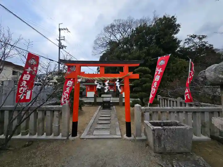 龍田神社の{uncategorized: "未分類", other: "その他", undefined: "問題あり", building: "その他建物", grave: "お墓", sacred_gate: "鳥居", guardian: "狛犬", statue: "像", buddha: "仏像", history: "歴史", nature: "自然", garden: "庭園", animal: "動物", pagoda: "塔", temizu: "手水舎", mountain_gate: "山門・神門", sanctuary: "本殿・本堂", subordinate: "末社・摂社", art: "芸術", scenery: "景色", jizo: "地蔵", ema: "絵馬", goshuin: "御朱印", omikuji: "おみくじ", items: "授与品その他", amulet: "お守り", goshuincho: "御朱印帳", eats: "食事", festival: "お祭り", votive_dance: "神楽", shichigosan: "七五三参", wedding: "結婚式", experience: "体験その他", initially: "初詣", around: "周辺", anti_infection: "感染症対策"}