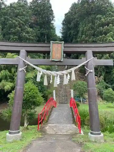 坪沼八幡神社の鳥居