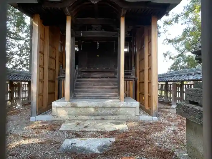 中嶋神社の{uncategorized: "未分類", other: "その他", undefined: "問題あり", building: "その他建物", grave: "お墓", sacred_gate: "鳥居", guardian: "狛犬", statue: "像", buddha: "仏像", history: "歴史", nature: "自然", garden: "庭園", animal: "動物", pagoda: "塔", temizu: "手水舎", mountain_gate: "山門・神門", sanctuary: "本殿・本堂", subordinate: "末社・摂社", art: "芸術", scenery: "景色", jizo: "地蔵", ema: "絵馬", goshuin: "御朱印", omikuji: "おみくじ", items: "授与品その他", amulet: "お守り", goshuincho: "御朱印帳", eats: "食事", festival: "お祭り", votive_dance: "神楽", shichigosan: "七五三参", wedding: "結婚式", experience: "体験その他", initially: "初詣", around: "周辺", anti_infection: "感染症対策"}