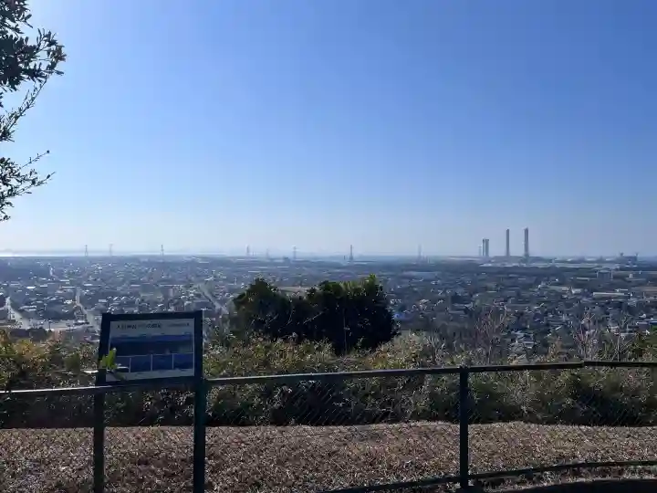 人見神社の{uncategorized: "未分類", other: "その他", undefined: "問題あり", building: "その他建物", grave: "お墓", sacred_gate: "鳥居", guardian: "狛犬", statue: "像", buddha: "仏像", history: "歴史", nature: "自然", garden: "庭園", animal: "動物", pagoda: "塔", temizu: "手水舎", mountain_gate: "山門・神門", sanctuary: "本殿・本堂", subordinate: "末社・摂社", art: "芸術", scenery: "景色", jizo: "地蔵", ema: "絵馬", goshuin: "御朱印", omikuji: "おみくじ", items: "授与品その他", amulet: "お守り", goshuincho: "御朱印帳", eats: "食事", festival: "お祭り", votive_dance: "神楽", shichigosan: "七五三参", wedding: "結婚式", experience: "体験その他", initially: "初詣", around: "周辺", anti_infection: "感染症対策"}