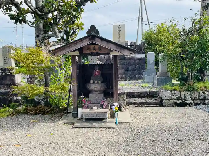 慈眼寺の{uncategorized: "未分類", other: "その他", undefined: "問題あり", building: "その他建物", grave: "お墓", sacred_gate: "鳥居", guardian: "狛犬", statue: "像", buddha: "仏像", history: "歴史", nature: "自然", garden: "庭園", animal: "動物", pagoda: "塔", temizu: "手水舎", mountain_gate: "山門・神門", sanctuary: "本殿・本堂", subordinate: "末社・摂社", art: "芸術", scenery: "景色", jizo: "地蔵", ema: "絵馬", goshuin: "御朱印", omikuji: "おみくじ", items: "授与品その他", amulet: "お守り", goshuincho: "御朱印帳", eats: "食事", festival: "お祭り", votive_dance: "神楽", shichigosan: "七五三参", wedding: "結婚式", experience: "体験その他", initially: "初詣", around: "周辺", anti_infection: "感染症対策"}