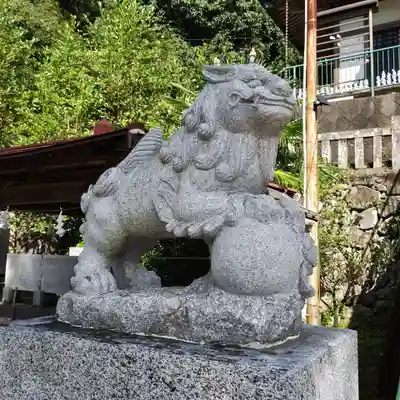 加津佐温泉神社の狛犬