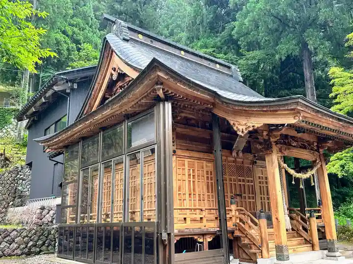 下梨地主神社の本殿・本堂
