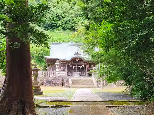 伊尼神社の本殿・本堂