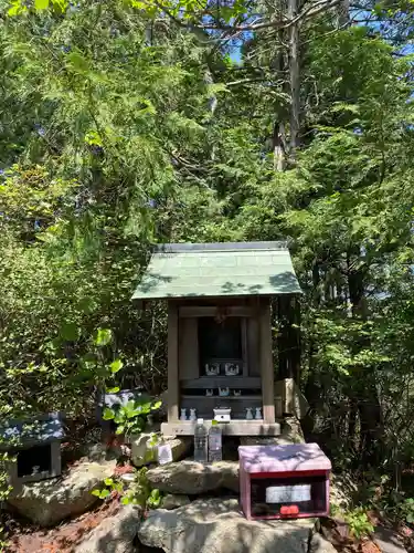 竜王山の小さな祠(岡山県)