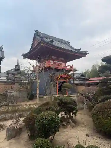 西方院の{uncategorized: "未分類", other: "その他", undefined: "問題あり", building: "その他建物", grave: "お墓", sacred_gate: "鳥居", guardian: "狛犬", statue: "像", buddha: "仏像", history: "歴史", nature: "自然", garden: "庭園", animal: "動物", pagoda: "塔", temizu: "手水舎", mountain_gate: "山門・神門", sanctuary: "本殿・本堂", subordinate: "末社・摂社", art: "芸術", scenery: "景色", jizo: "地蔵", ema: "絵馬", goshuin: "御朱印", omikuji: "おみくじ", items: "授与品その他", amulet: "お守り", goshuincho: "御朱印帳", eats: "食事", festival: "お祭り", votive_dance: "神楽", shichigosan: "七五三参", wedding: "結婚式", experience: "体験その他", initially: "初詣", around: "周辺", anti_infection: "感染症対策"}