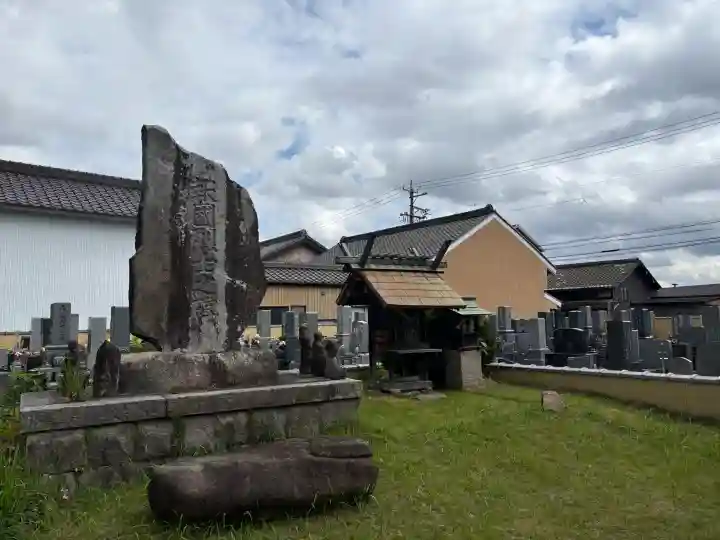 長光寺の{uncategorized: "未分類", other: "その他", undefined: "問題あり", building: "その他建物", grave: "お墓", sacred_gate: "鳥居", guardian: "狛犬", statue: "像", buddha: "仏像", history: "歴史", nature: "自然", garden: "庭園", animal: "動物", pagoda: "塔", temizu: "手水舎", mountain_gate: "山門・神門", sanctuary: "本殿・本堂", subordinate: "末社・摂社", art: "芸術", scenery: "景色", jizo: "地蔵", ema: "絵馬", goshuin: "御朱印", omikuji: "おみくじ", items: "授与品その他", amulet: "お守り", goshuincho: "御朱印帳", eats: "食事", festival: "お祭り", votive_dance: "神楽", shichigosan: "七五三参", wedding: "結婚式", experience: "体験その他", initially: "初詣", around: "周辺", anti_infection: "感染症対策"}