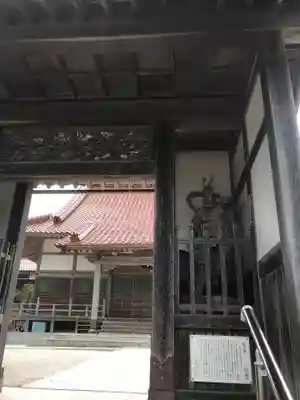 洞泉寺の山門・神門