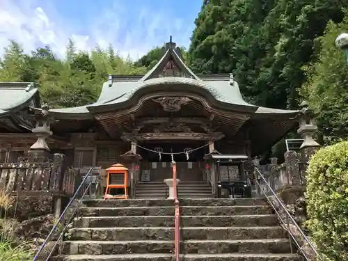 清滝寺の本殿