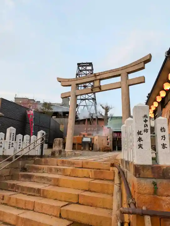 有馬天神社の{uncategorized: "未分類", other: "その他", undefined: "問題あり", building: "その他建物", grave: "お墓", sacred_gate: "鳥居", guardian: "狛犬", statue: "像", buddha: "仏像", history: "歴史", nature: "自然", garden: "庭園", animal: "動物", pagoda: "塔", temizu: "手水舎", mountain_gate: "山門・神門", sanctuary: "本殿・本堂", subordinate: "末社・摂社", art: "芸術", scenery: "景色", jizo: "地蔵", ema: "絵馬", goshuin: "御朱印", omikuji: "おみくじ", items: "授与品その他", amulet: "お守り", goshuincho: "御朱印帳", eats: "食事", festival: "お祭り", votive_dance: "神楽", shichigosan: "七五三参", wedding: "結婚式", experience: "体験その他", initially: "初詣", around: "周辺", anti_infection: "感染症対策"}