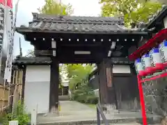 泉増院の山門