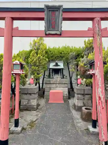 豊川稲荷(藤沢さいか屋)の{uncategorized: "未分類", other: "その他", undefined: "問題あり", building: "その他建物", grave: "お墓", sacred_gate: "鳥居", guardian: "狛犬", statue: "像", buddha: "仏像", history: "歴史", nature: "自然", garden: "庭園", animal: "動物", pagoda: "塔", temizu: "手水舎", mountain_gate: "山門・神門", sanctuary: "本殿・本堂", subordinate: "末社・摂社", art: "芸術", scenery: "景色", jizo: "地蔵", ema: "絵馬", goshuin: "御朱印", omikuji: "おみくじ", items: "授与品その他", amulet: "お守り", goshuincho: "御朱印帳", eats: "食事", festival: "お祭り", votive_dance: "神楽", shichigosan: "七五三参", wedding: "結婚式", experience: "体験その他", initially: "初詣", around: "周辺", anti_infection: "感染症対策"}