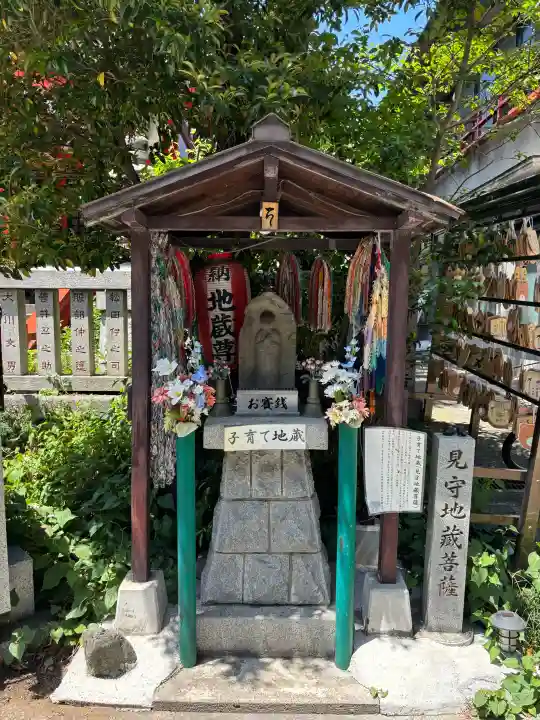 くまくま神社(導きの社 熊野町熊野神社)の{uncategorized: "未分類", other: "その他", undefined: "問題あり", building: "その他建物", grave: "お墓", sacred_gate: "鳥居", guardian: "狛犬", statue: "像", buddha: "仏像", history: "歴史", nature: "自然", garden: "庭園", animal: "動物", pagoda: "塔", temizu: "手水舎", mountain_gate: "山門・神門", sanctuary: "本殿・本堂", subordinate: "末社・摂社", art: "芸術", scenery: "景色", jizo: "地蔵", ema: "絵馬", goshuin: "御朱印", omikuji: "おみくじ", items: "授与品その他", amulet: "お守り", goshuincho: "御朱印帳", eats: "食事", festival: "お祭り", votive_dance: "神楽", shichigosan: "七五三参", wedding: "結婚式", experience: "体験その他", initially: "初詣", around: "周辺", anti_infection: "感染症対策"}