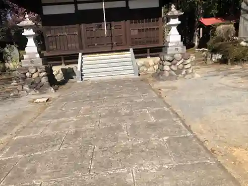 白髪神社の本殿