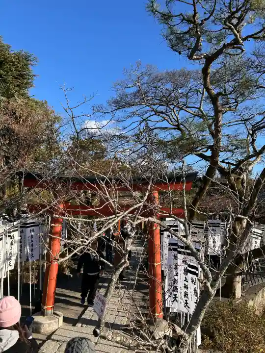 旗上弁財天社の{uncategorized: "未分類", other: "その他", undefined: "問題あり", building: "その他建物", grave: "お墓", sacred_gate: "鳥居", guardian: "狛犬", statue: "像", buddha: "仏像", history: "歴史", nature: "自然", garden: "庭園", animal: "動物", pagoda: "塔", temizu: "手水舎", mountain_gate: "山門・神門", sanctuary: "本殿・本堂", subordinate: "末社・摂社", art: "芸術", scenery: "景色", jizo: "地蔵", ema: "絵馬", goshuin: "御朱印", omikuji: "おみくじ", items: "授与品その他", amulet: "お守り", goshuincho: "御朱印帳", eats: "食事", festival: "お祭り", votive_dance: "神楽", shichigosan: "七五三参", wedding: "結婚式", experience: "体験その他", initially: "初詣", around: "周辺", anti_infection: "感染症対策"}