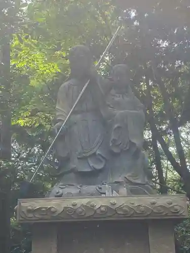 自凝神社の像