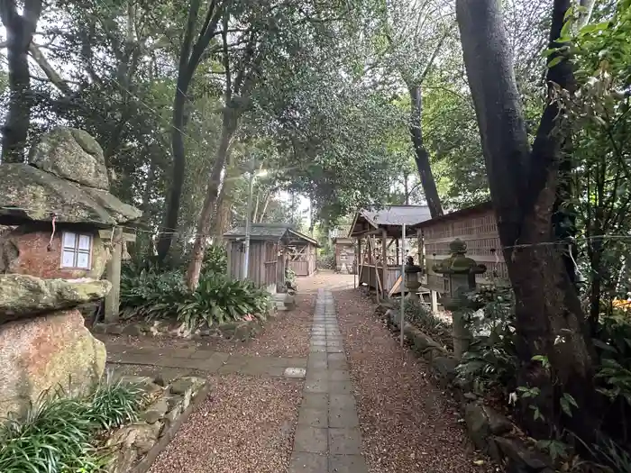 平群坐紀氏神社の建物その他