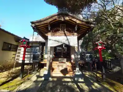 威光稲荷堂の本殿・本堂