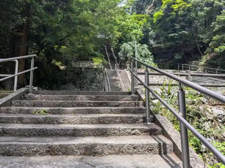 泉神社の{uncategorized: "未分類", other: "その他", undefined: "問題あり", building: "その他建物", grave: "お墓", sacred_gate: "鳥居", guardian: "狛犬", statue: "像", buddha: "仏像", history: "歴史", nature: "自然", garden: "庭園", animal: "動物", pagoda: "塔", temizu: "手水舎", mountain_gate: "山門・神門", sanctuary: "本殿・本堂", subordinate: "末社・摂社", art: "芸術", scenery: "景色", jizo: "地蔵", ema: "絵馬", goshuin: "御朱印", omikuji: "おみくじ", items: "授与品その他", amulet: "お守り", goshuincho: "御朱印帳", eats: "食事", festival: "お祭り", votive_dance: "神楽", shichigosan: "七五三参", wedding: "結婚式", experience: "体験その他", initially: "初詣", around: "周辺", anti_infection: "感染症対策"}
