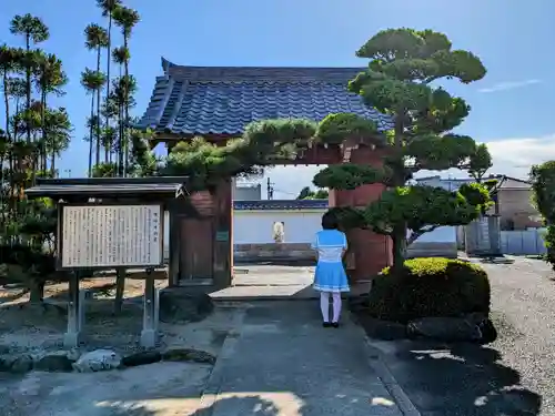 徳授寺の山門