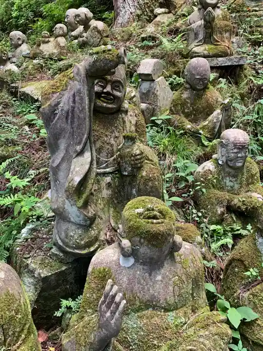 東堂山 満福寺(昭和羅漢)の像