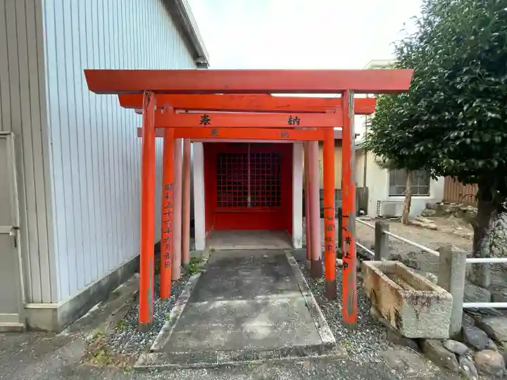 豊玉稲荷大明神の{uncategorized: "未分類", other: "その他", undefined: "問題あり", building: "その他建物", grave: "お墓", sacred_gate: "鳥居", guardian: "狛犬", statue: "像", buddha: "仏像", history: "歴史", nature: "自然", garden: "庭園", animal: "動物", pagoda: "塔", temizu: "手水舎", mountain_gate: "山門・神門", sanctuary: "本殿・本堂", subordinate: "末社・摂社", art: "芸術", scenery: "景色", jizo: "地蔵", ema: "絵馬", goshuin: "御朱印", omikuji: "おみくじ", items: "授与品その他", amulet: "お守り", goshuincho: "御朱印帳", eats: "食事", festival: "お祭り", votive_dance: "神楽", shichigosan: "七五三参", wedding: "結婚式", experience: "体験その他", initially: "初詣", around: "周辺", anti_infection: "感染症対策"}