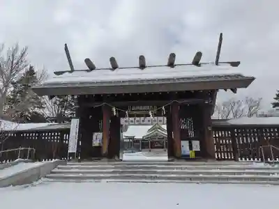 札幌護國神社の山門・神門
