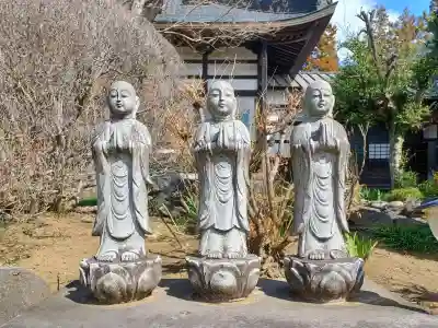 淨空院の{uncategorized: "未分類", other: "その他", undefined: "問題あり", building: "その他建物", grave: "お墓", sacred_gate: "鳥居", guardian: "狛犬", statue: "像", buddha: "仏像", history: "歴史", nature: "自然", garden: "庭園", animal: "動物", pagoda: "塔", temizu: "手水舎", mountain_gate: "山門・神門", sanctuary: "本殿・本堂", subordinate: "末社・摂社", art: "芸術", scenery: "景色", jizo: "地蔵", ema: "絵馬", goshuin: "御朱印", omikuji: "おみくじ", items: "授与品その他", amulet: "お守り", goshuincho: "御朱印帳", eats: "食事", festival: "お祭り", votive_dance: "神楽", shichigosan: "七五三参", wedding: "結婚式", experience: "体験その他", initially: "初詣", around: "周辺", anti_infection: "感染症対策"}