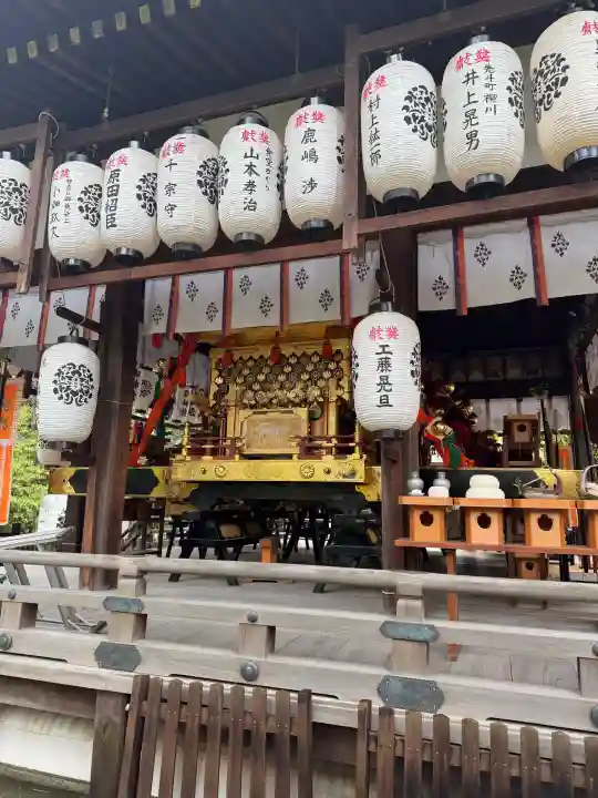 御霊神社(上御霊神社)の{uncategorized: "未分類", other: "その他", undefined: "問題あり", building: "その他建物", grave: "お墓", sacred_gate: "鳥居", guardian: "狛犬", statue: "像", buddha: "仏像", history: "歴史", nature: "自然", garden: "庭園", animal: "動物", pagoda: "塔", temizu: "手水舎", mountain_gate: "山門・神門", sanctuary: "本殿・本堂", subordinate: "末社・摂社", art: "芸術", scenery: "景色", jizo: "地蔵", ema: "絵馬", goshuin: "御朱印", omikuji: "おみくじ", items: "授与品その他", amulet: "お守り", goshuincho: "御朱印帳", eats: "食事", festival: "お祭り", votive_dance: "神楽", shichigosan: "七五三参", wedding: "結婚式", experience: "体験その他", initially: "初詣", around: "周辺", anti_infection: "感染症対策"}