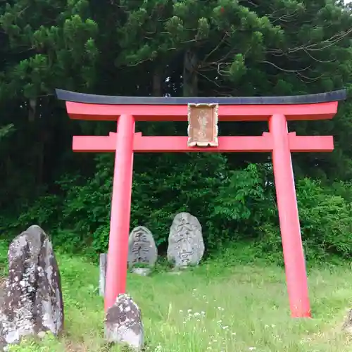 坪沼八幡神社の鳥居