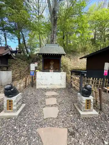 熊野皇大神社の{uncategorized: "未分類", other: "その他", undefined: "問題あり", building: "その他建物", grave: "お墓", sacred_gate: "鳥居", guardian: "狛犬", statue: "像", buddha: "仏像", history: "歴史", nature: "自然", garden: "庭園", animal: "動物", pagoda: "塔", temizu: "手水舎", mountain_gate: "山門・神門", sanctuary: "本殿・本堂", subordinate: "末社・摂社", art: "芸術", scenery: "景色", jizo: "地蔵", ema: "絵馬", goshuin: "御朱印", omikuji: "おみくじ", items: "授与品その他", amulet: "お守り", goshuincho: "御朱印帳", eats: "食事", festival: "お祭り", votive_dance: "神楽", shichigosan: "七五三参", wedding: "結婚式", experience: "体験その他", initially: "初詣", around: "周辺", anti_infection: "感染症対策"}