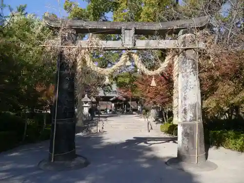 與止日女神社の鳥居