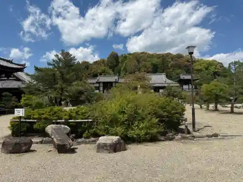 叡福寺の{uncategorized: "未分類", other: "その他", undefined: "問題あり", building: "その他建物", grave: "お墓", sacred_gate: "鳥居", guardian: "狛犬", statue: "像", buddha: "仏像", history: "歴史", nature: "自然", garden: "庭園", animal: "動物", pagoda: "塔", temizu: "手水舎", mountain_gate: "山門・神門", sanctuary: "本殿・本堂", subordinate: "末社・摂社", art: "芸術", scenery: "景色", jizo: "地蔵", ema: "絵馬", goshuin: "御朱印", omikuji: "おみくじ", items: "授与品その他", amulet: "お守り", goshuincho: "御朱印帳", eats: "食事", festival: "お祭り", votive_dance: "神楽", shichigosan: "七五三参", wedding: "結婚式", experience: "体験その他", initially: "初詣", around: "周辺", anti_infection: "感染症対策"}