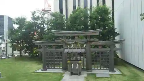 ギンザコマツ三輪神社の鳥居