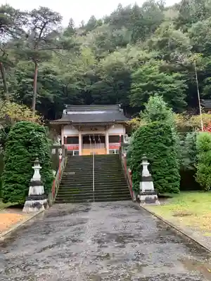 藤原町護国神社の本殿・本堂