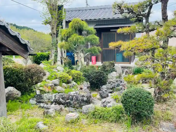 多聞寺の{uncategorized: "未分類", other: "その他", undefined: "問題あり", building: "その他建物", grave: "お墓", sacred_gate: "鳥居", guardian: "狛犬", statue: "像", buddha: "仏像", history: "歴史", nature: "自然", garden: "庭園", animal: "動物", pagoda: "塔", temizu: "手水舎", mountain_gate: "山門・神門", sanctuary: "本殿・本堂", subordinate: "末社・摂社", art: "芸術", scenery: "景色", jizo: "地蔵", ema: "絵馬", goshuin: "御朱印", omikuji: "おみくじ", items: "授与品その他", amulet: "お守り", goshuincho: "御朱印帳", eats: "食事", festival: "お祭り", votive_dance: "神楽", shichigosan: "七五三参", wedding: "結婚式", experience: "体験その他", initially: "初詣", around: "周辺", anti_infection: "感染症対策"}