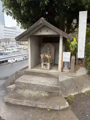 青面金剛庚申塔の{uncategorized: "未分類", other: "その他", undefined: "問題あり", building: "その他建物", grave: "お墓", sacred_gate: "鳥居", guardian: "狛犬", statue: "像", buddha: "仏像", history: "歴史", nature: "自然", garden: "庭園", animal: "動物", pagoda: "塔", temizu: "手水舎", mountain_gate: "山門・神門", sanctuary: "本殿・本堂", subordinate: "末社・摂社", art: "芸術", scenery: "景色", jizo: "地蔵", ema: "絵馬", goshuin: "御朱印", omikuji: "おみくじ", items: "授与品その他", amulet: "お守り", goshuincho: "御朱印帳", eats: "食事", festival: "お祭り", votive_dance: "神楽", shichigosan: "七五三参", wedding: "結婚式", experience: "体験その他", initially: "初詣", around: "周辺", anti_infection: "感染症対策"}