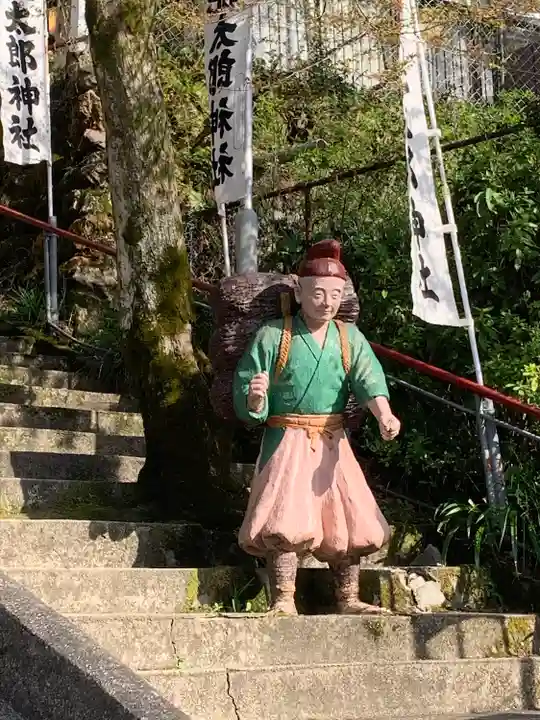 桃太郎神社(栗栖)の像