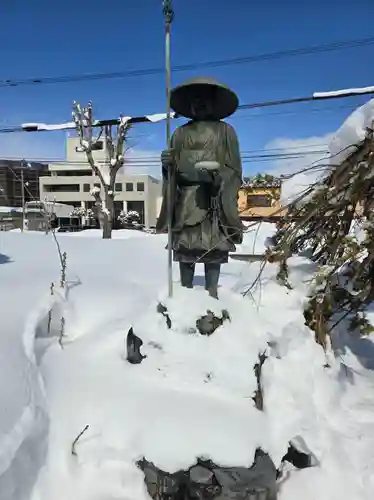 眞久寺の像