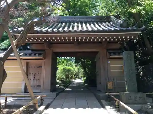 報国寺の山門・神門