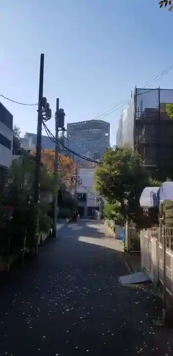 穏田神社の周辺