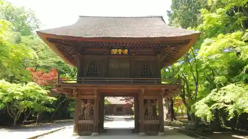 平林寺の山門