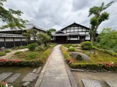 禅華院の{uncategorized: "未分類", other: "その他", undefined: "問題あり", building: "その他建物", grave: "お墓", sacred_gate: "鳥居", guardian: "狛犬", statue: "像", buddha: "仏像", history: "歴史", nature: "自然", garden: "庭園", animal: "動物", pagoda: "塔", temizu: "手水舎", mountain_gate: "山門・神門", sanctuary: "本殿・本堂", subordinate: "末社・摂社", art: "芸術", scenery: "景色", jizo: "地蔵", ema: "絵馬", goshuin: "御朱印", omikuji: "おみくじ", items: "授与品その他", amulet: "お守り", goshuincho: "御朱印帳", eats: "食事", festival: "お祭り", votive_dance: "神楽", shichigosan: "七五三参", wedding: "結婚式", experience: "体験その他", initially: "初詣", around: "周辺", anti_infection: "感染症対策"}