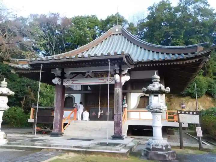 清滝寺の本殿・本堂