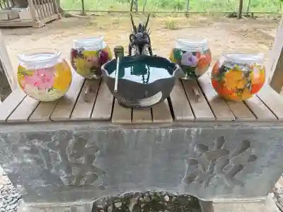 素鵞神社の{uncategorized: "未分類", other: "その他", undefined: "問題あり", building: "その他建物", grave: "お墓", sacred_gate: "鳥居", guardian: "狛犬", statue: "像", buddha: "仏像", history: "歴史", nature: "自然", garden: "庭園", animal: "動物", pagoda: "塔", temizu: "手水舎", mountain_gate: "山門・神門", sanctuary: "本殿・本堂", subordinate: "末社・摂社", art: "芸術", scenery: "景色", jizo: "地蔵", ema: "絵馬", goshuin: "御朱印", omikuji: "おみくじ", items: "授与品その他", amulet: "お守り", goshuincho: "御朱印帳", eats: "食事", festival: "お祭り", votive_dance: "神楽", shichigosan: "七五三参", wedding: "結婚式", experience: "体験その他", initially: "初詣", around: "周辺", anti_infection: "感染症対策"}