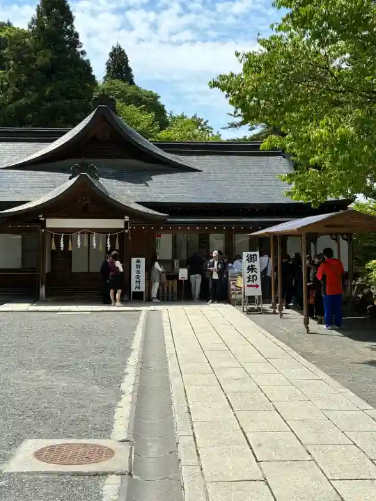 諏訪大社の{uncategorized: "未分類", other: "その他", undefined: "問題あり", building: "その他建物", grave: "お墓", sacred_gate: "鳥居", guardian: "狛犬", statue: "像", buddha: "仏像", history: "歴史", nature: "自然", garden: "庭園", animal: "動物", pagoda: "塔", temizu: "手水舎", mountain_gate: "山門・神門", sanctuary: "本殿・本堂", subordinate: "末社・摂社", art: "芸術", scenery: "景色", jizo: "地蔵", ema: "絵馬", goshuin: "御朱印", omikuji: "おみくじ", items: "授与品その他", amulet: "お守り", goshuincho: "御朱印帳", eats: "食事", festival: "お祭り", votive_dance: "神楽", shichigosan: "七五三参", wedding: "結婚式", experience: "体験その他", initially: "初詣", around: "周辺", anti_infection: "感染症対策"}