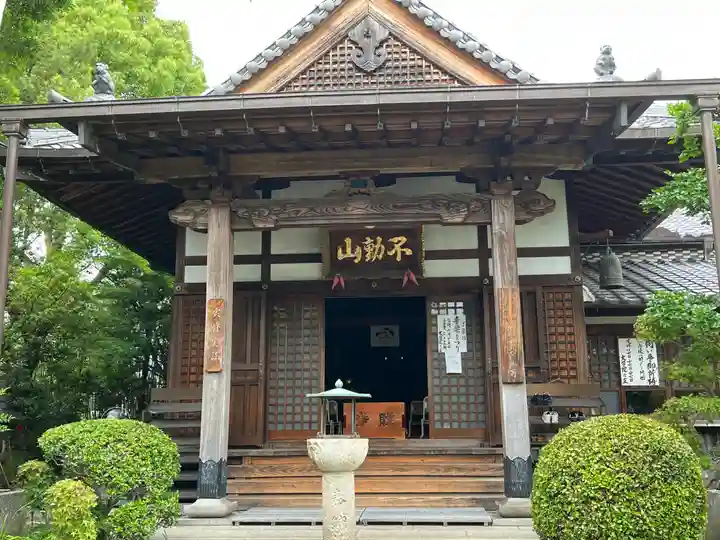 大学院の本殿・本堂