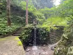 八海山尊神社の建物その他